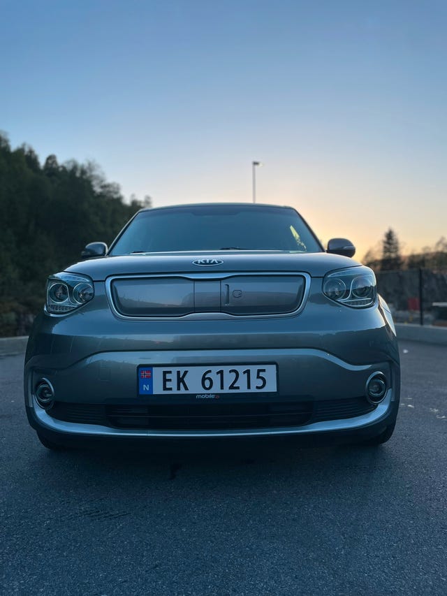 KNAJX81EFJ7027117 2018 KIA SOUL-3