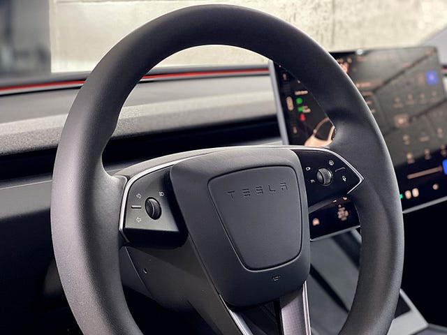 2025 TESLA MODEL 3 - 14