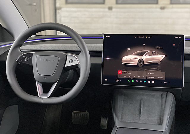 2025 TESLA MODEL 3 - 12