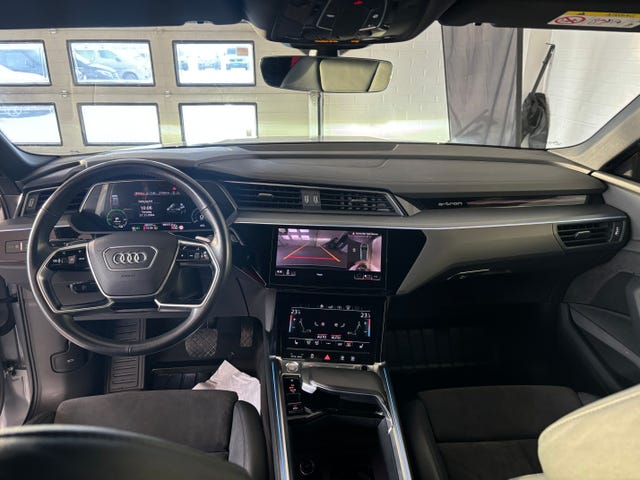 2020 AUDI E-TRON - 12