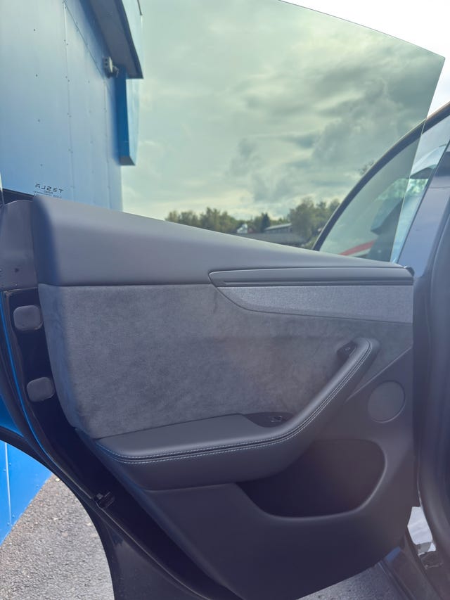 2025 TESLA MODEL Y - 17