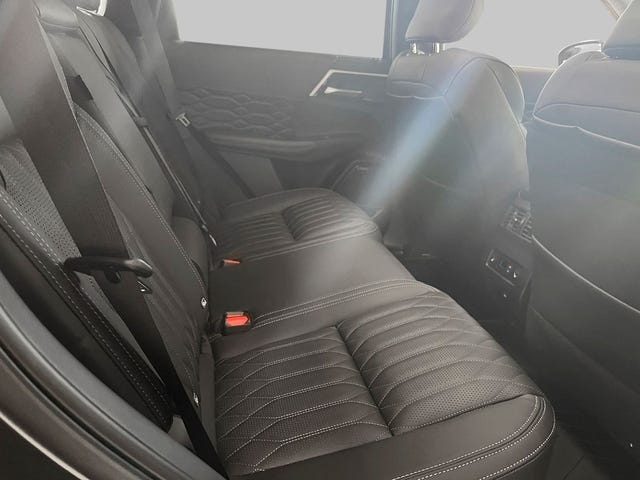 2025 MITSUBISHI OUTLANDER - 9