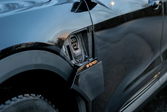 WAUZZZGE8LB012289 2020 AUDI E-TRON-4