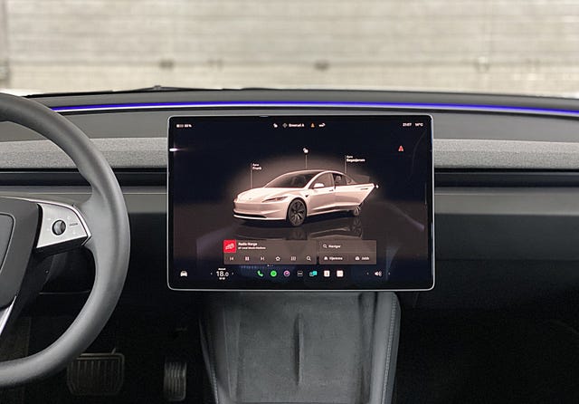 2025 TESLA MODEL 3 - 15