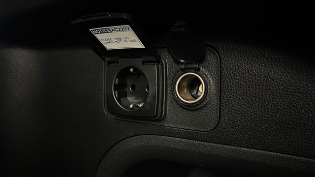 2023 TOYOTA RAV4 PLUG-IN HYBRID - 11