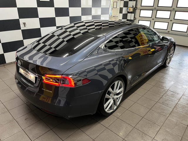 2020 TESLA MODEL S - 8