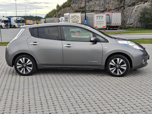 2016 NISSAN LEAF - 9