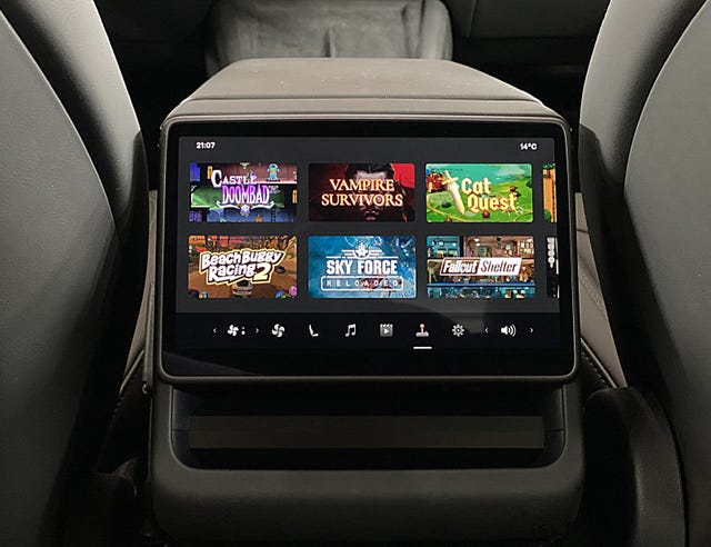 2025 TESLA MODEL 3 - 17
