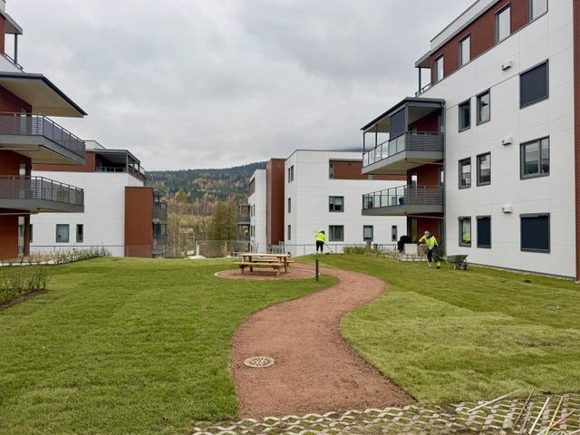 God avstand mellom lavblokkene gir masse lys og sol til samtlige leiligheter