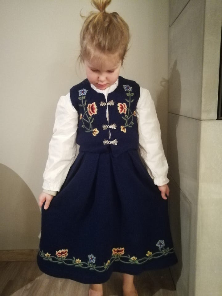 Nytt og brukt annonser med søkeordet "nordlandsbunad" FINN