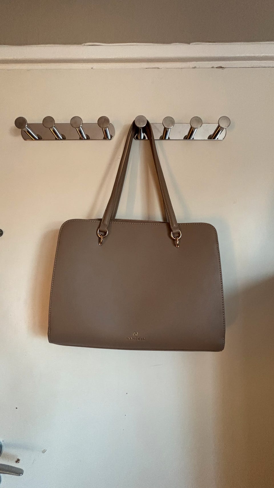 Anna Field dataveske i taupe lite brukt FINN-torget