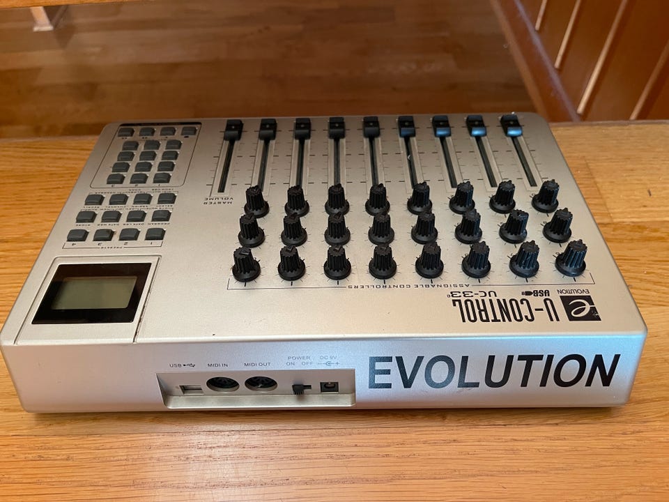 Evolution U-Control UC-33 MIDI Controller | FINN-torget