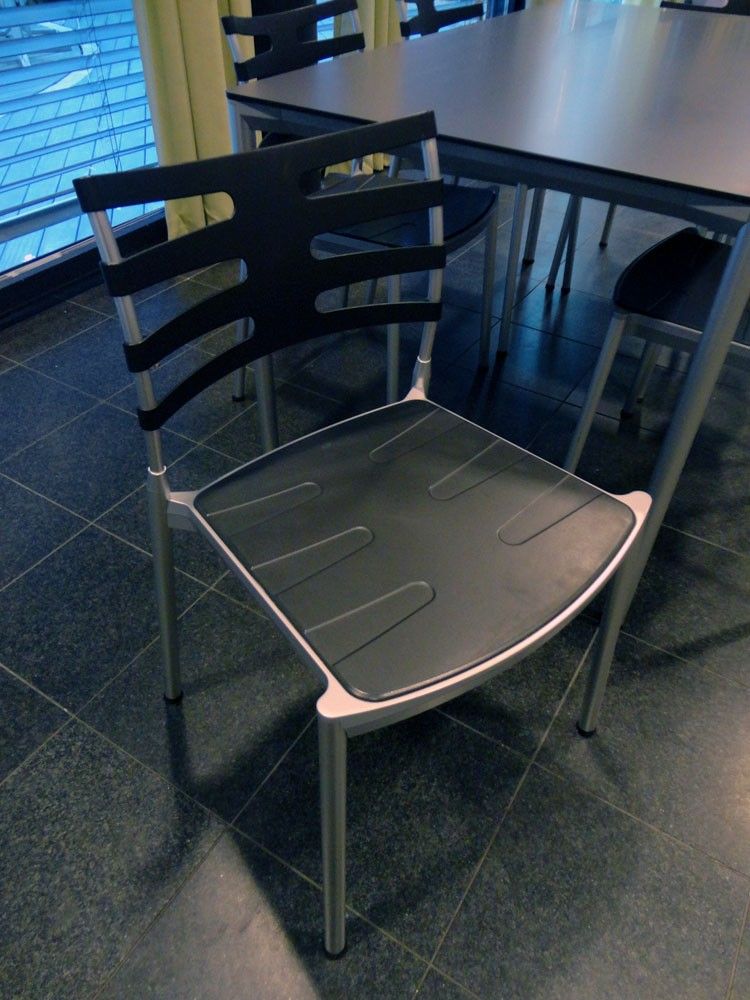 160 stk. Fritz Hansen Ice stoler (Model KS200, GråSort 1 stk Fritz Hansen ICE design stol BRUKTE KONTORMØBLER