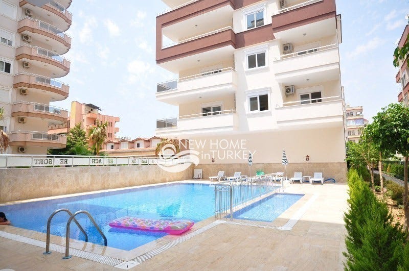 Basseng med lite barnebasseng som tilhører Alanya Beach Resort II Galleribilde