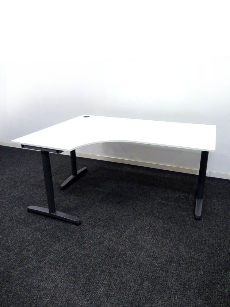 11 stk. Ikea Galant skrivebord (160x120 cm, Hvit Ikea Galant skrivebord, 160x120 cm MIDLERTIDIG UTSOLGT