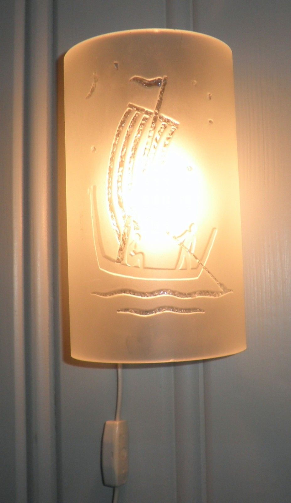 Vegglampetter. Antikk vegglampett i messing. Nattbordlampe Twiiitter Vegglampe | Vegglampe, Vegglamper, Lamper