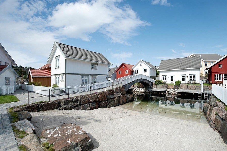 Liten badestrand ved hotellet Galleribilde