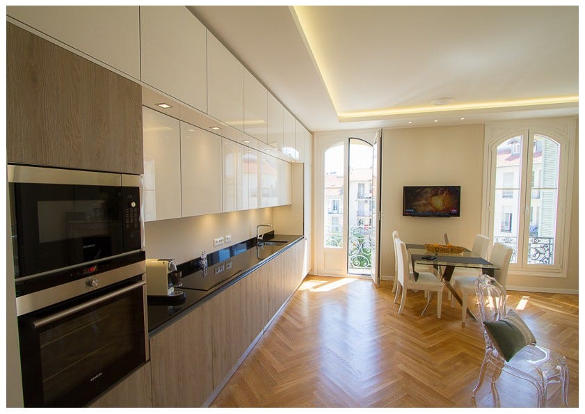 Modern well equiped kitchen Galleribilde