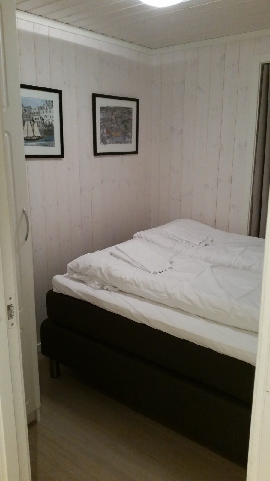 Soverom med dobbeltseng Galleribilde