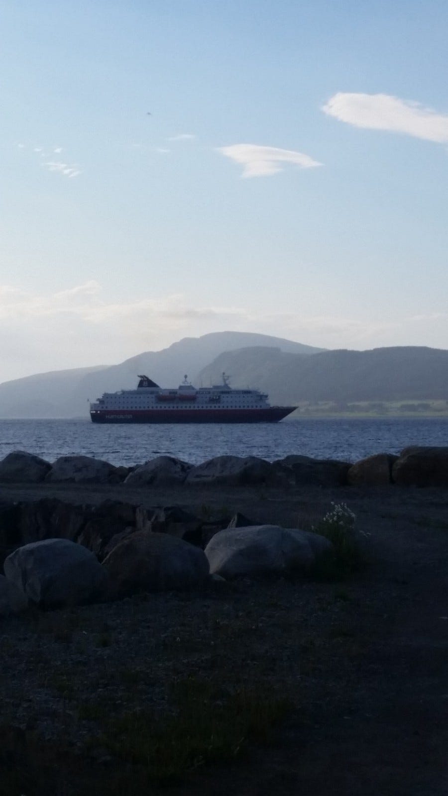 Hurtigruten passerer Galleribilde