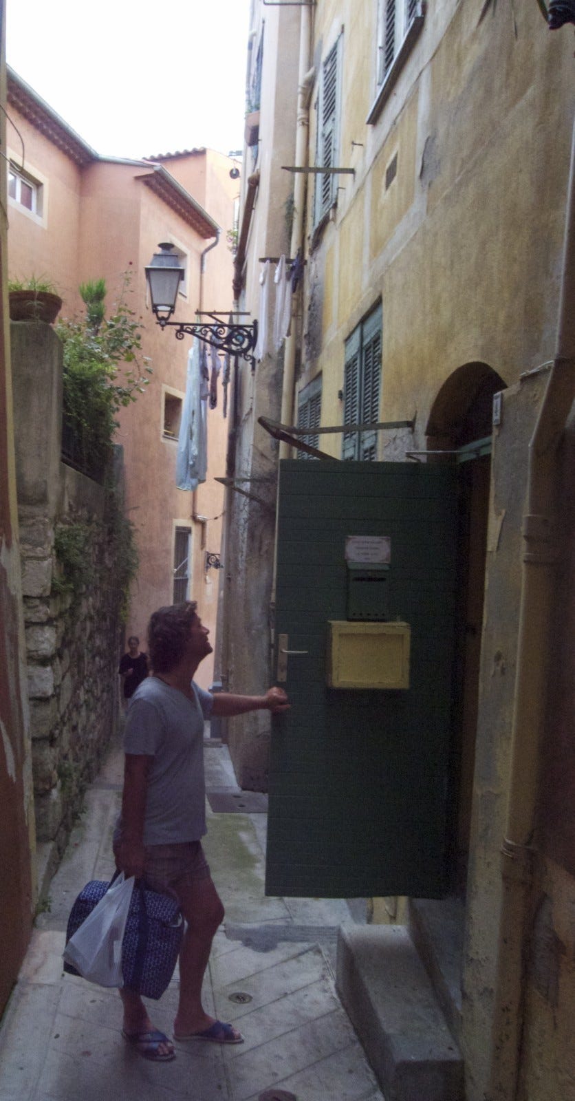 Her bor vi og velkommen inn - nyt oppholdet og Nice Galleribilde