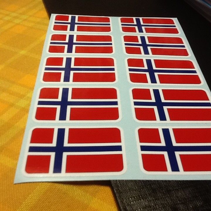 Små norske flagg
