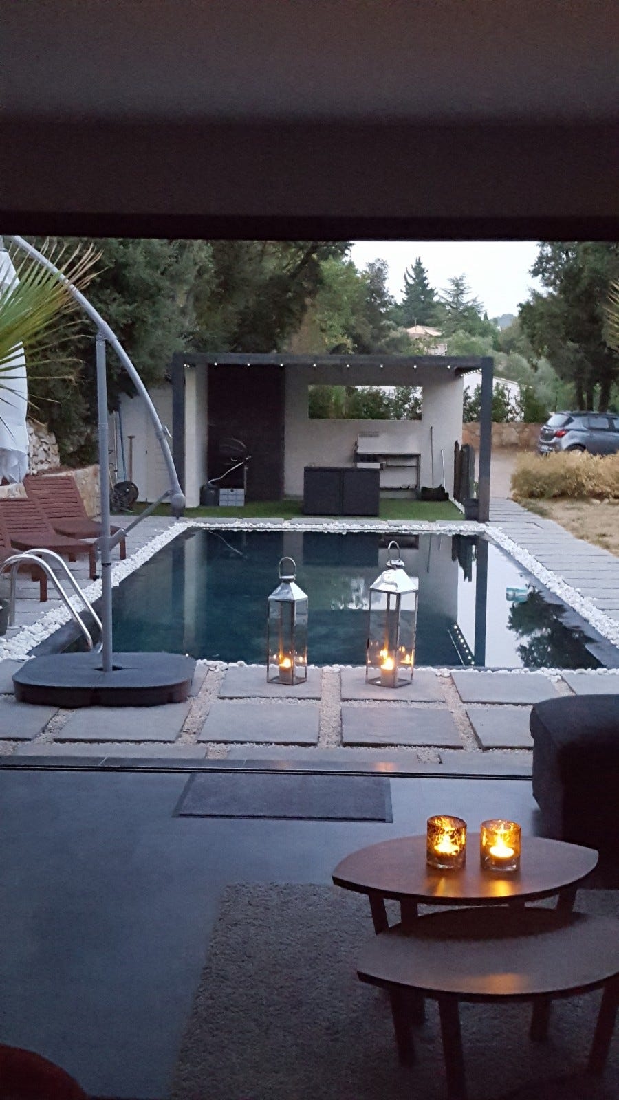 Fra stuen mot bassenget/poolhouse Galleribilde