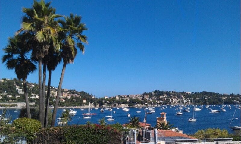 Villefranche. Ti minutter med bil eller buss. Galleribilde