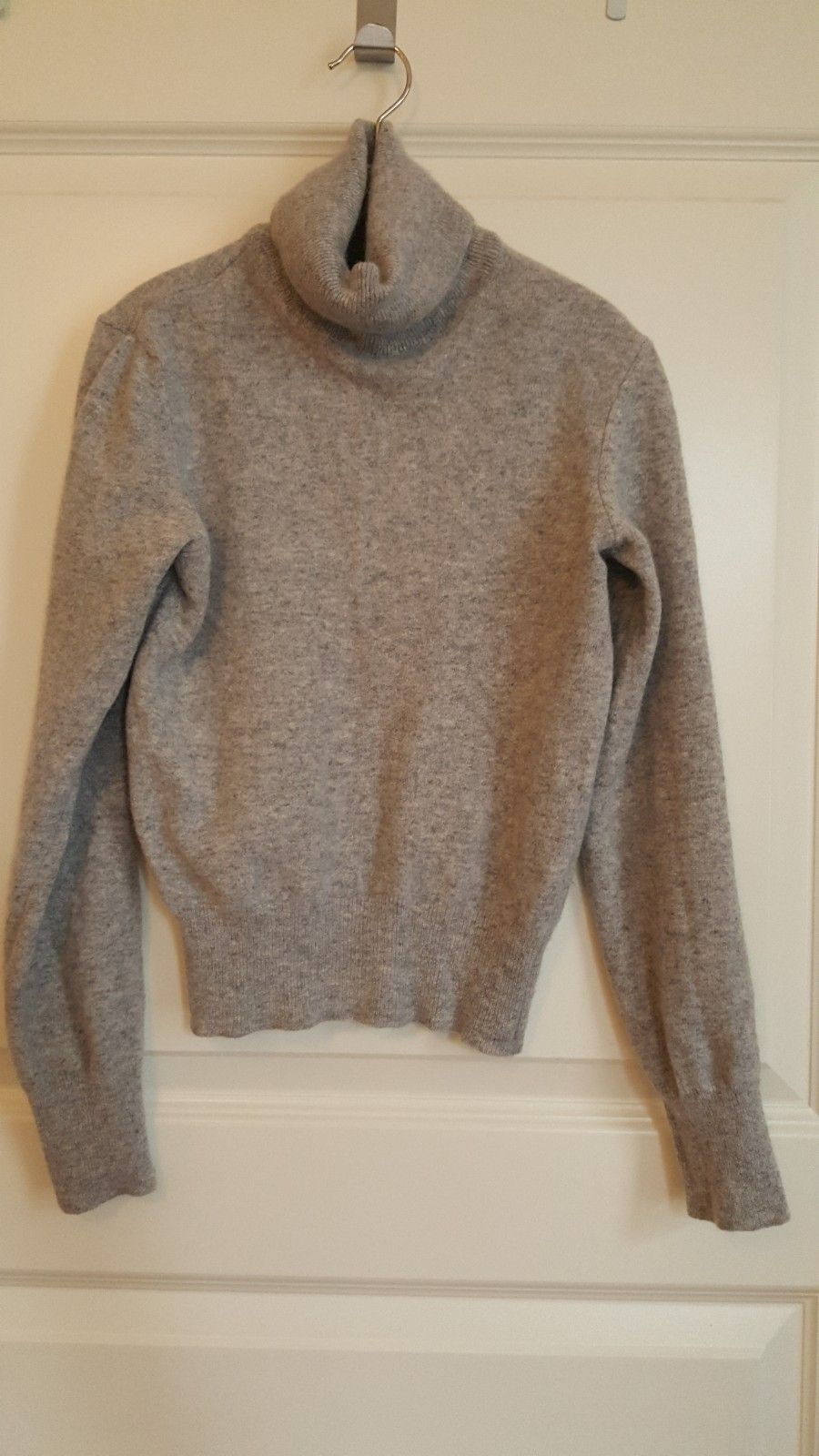 Søt Grå høyhalset genser. 78% ULL. 22% ANGORA. UNITED COLORS Vintage United colors of Benetton genser | FINN.no