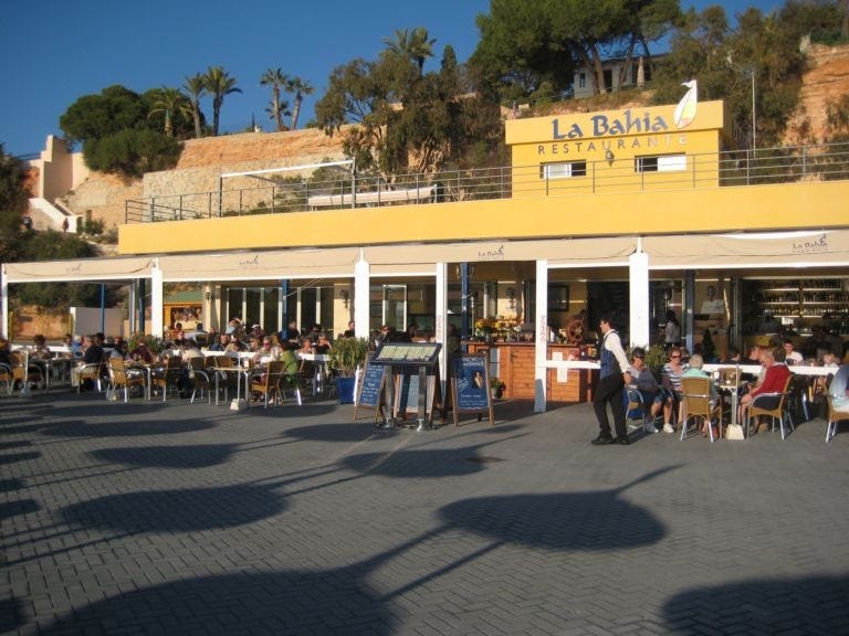 La Bahia - tapasrestauranten like ved stranda Galleribilde