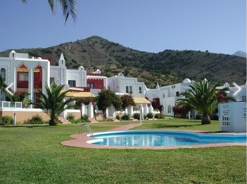 Felles svømmebasseng i den lille urbanisasjonen. Galleribilde