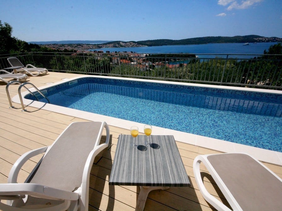 Nyt utsikten fra solsengen! Galleribilde