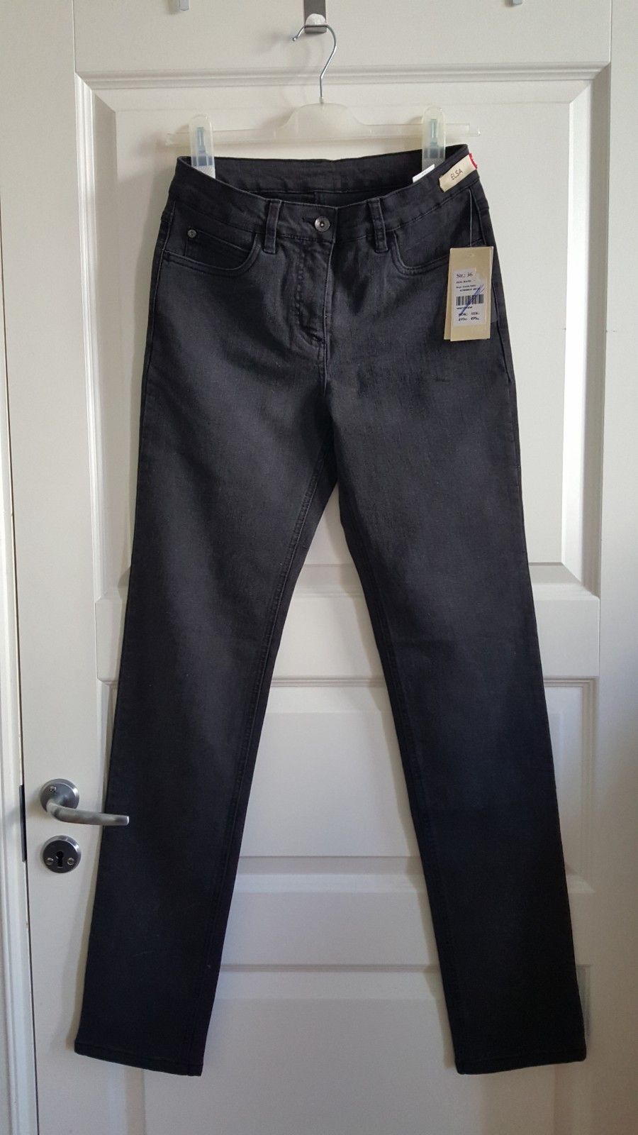 SORT denim bukse. Høy på livet. Fra PM. | FINN.no SORT denim bukse. Høy på livet. Fra PM. | FINN.no