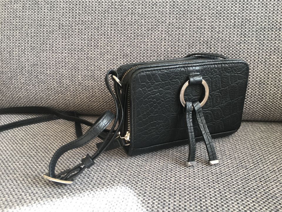 adax crossbody