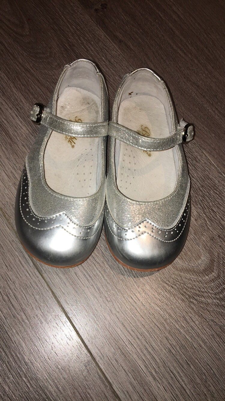 Nydelige pynte sandaler | FINN.no pynte sko nyfødt | FINN.no