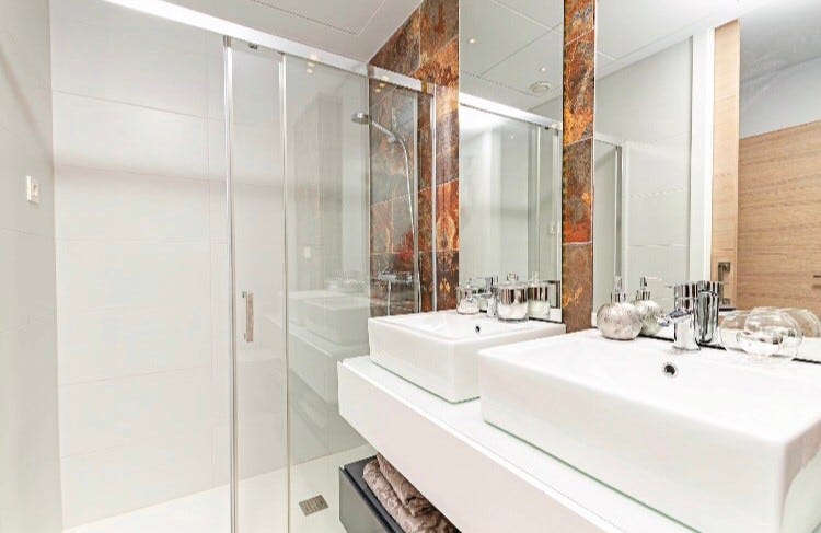 Bad i en-suite Galleribilde