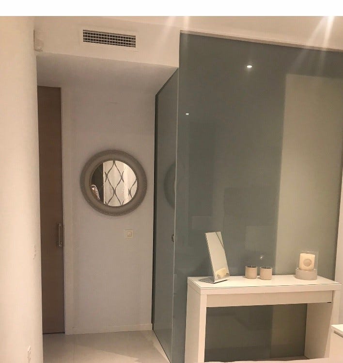 Soverom med bad og walk-in garderobe Galleribilde