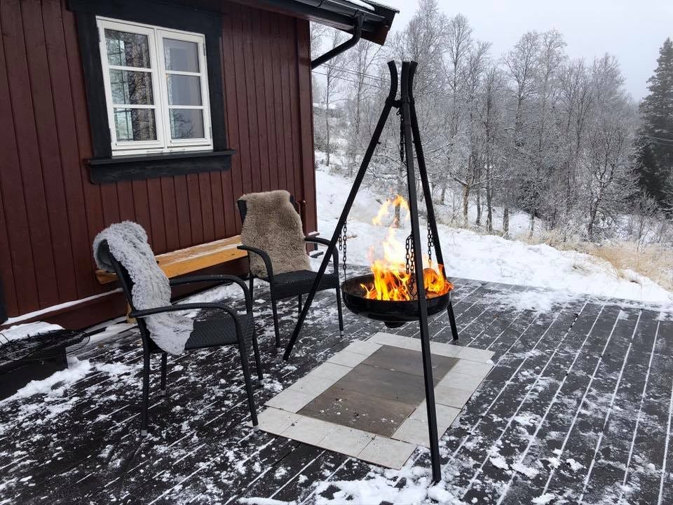 På terrassen ned mot vannet Galleribilde