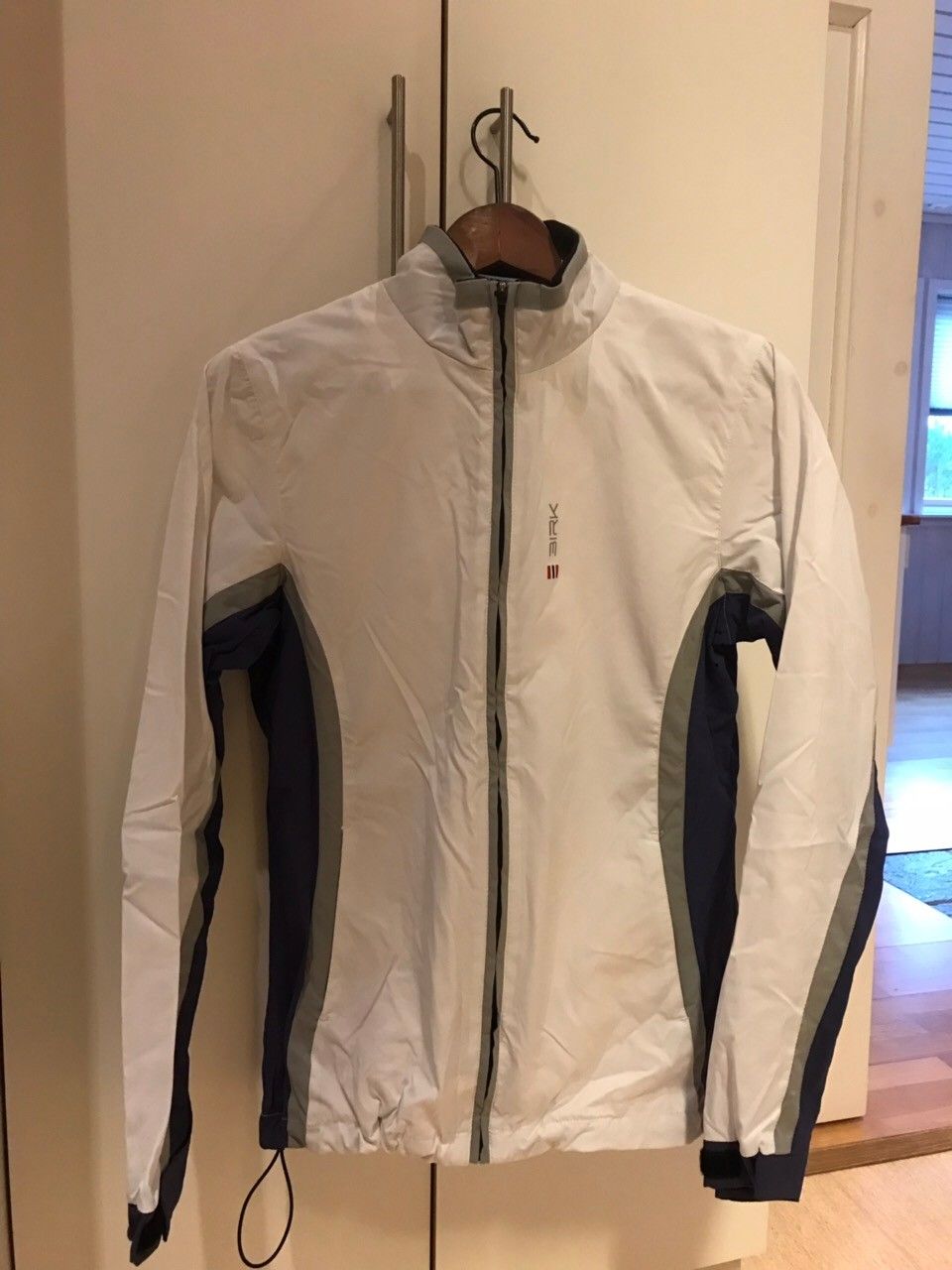 Dress til fritid, tur og trening | FINN.no Jakker til Tur, trening og fritid | FINN.no