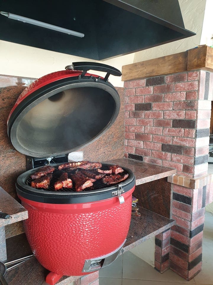 Kamado Big Joe, en smoker grill for entusiaster. Bruk Youtube og bli en grillmester. Galleribilde