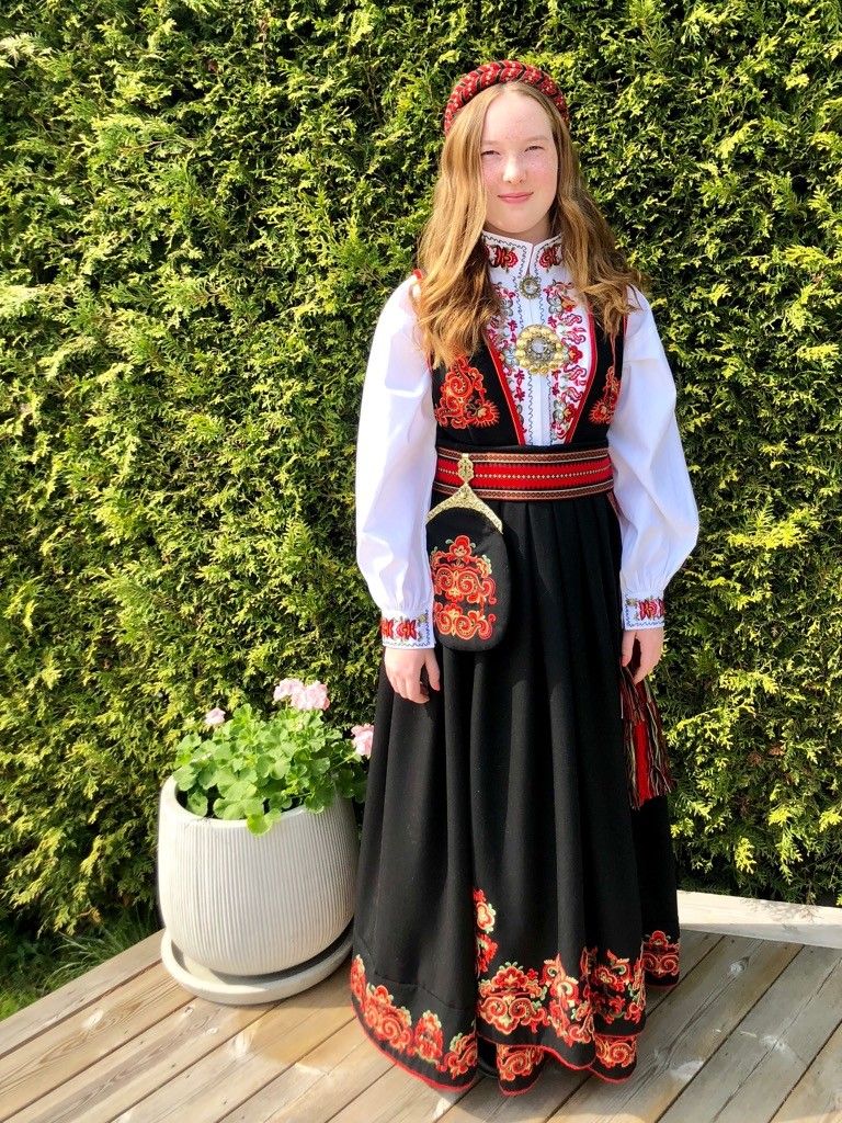 Øst Telemark bunad prinsesse. | FINN.no FINN – Øst telemark jakke | Klær, Jakker, Norge