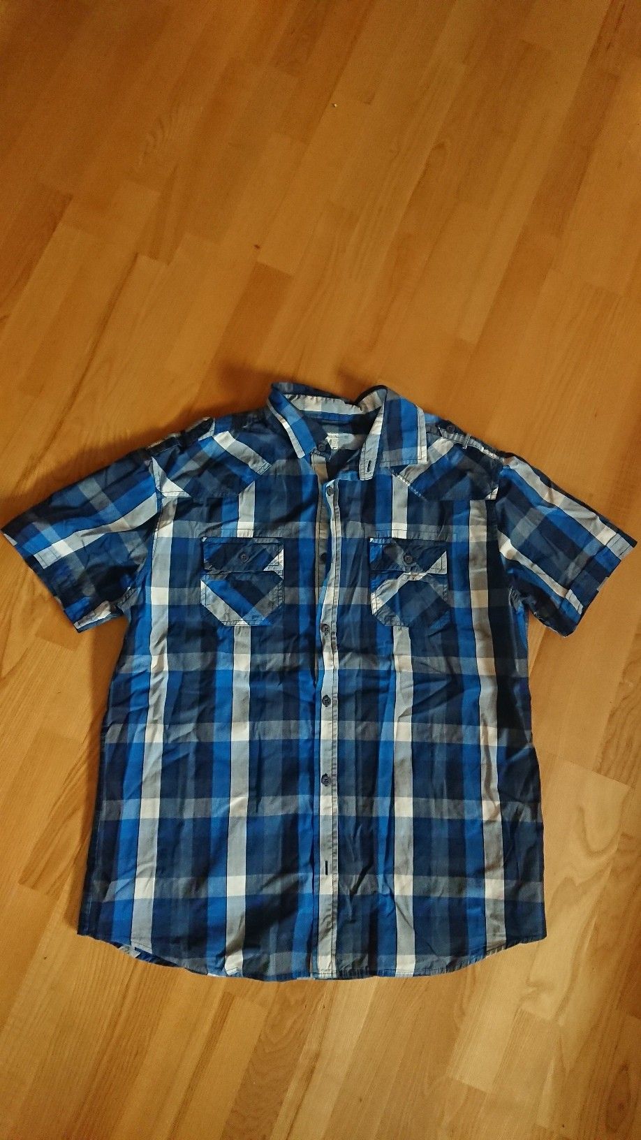 Herre skjorte str XL 40kr | FINN.no Skjorte herre str. M | FINN.no