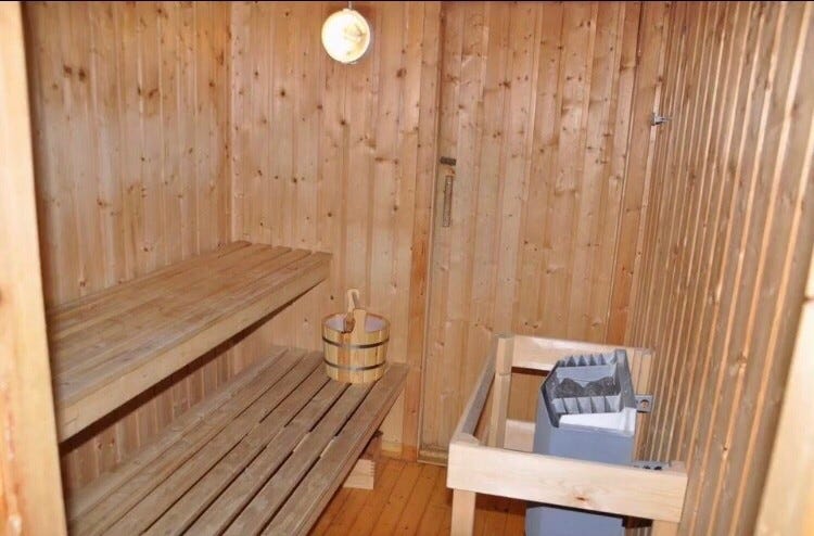 Badstu med tilkomst fra både dame- og herregarderobe (Foto: Svein Erik Ellingsen) Galleribilde