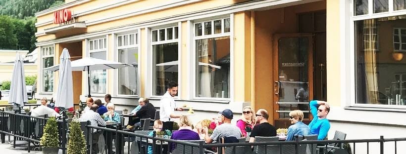 Kinokaféen bästa restaurangen men Amerikansk Italiensk Kitchen vid Rjukan senter med Kino i Rjukanhuset byggt 1930 Galleribilde