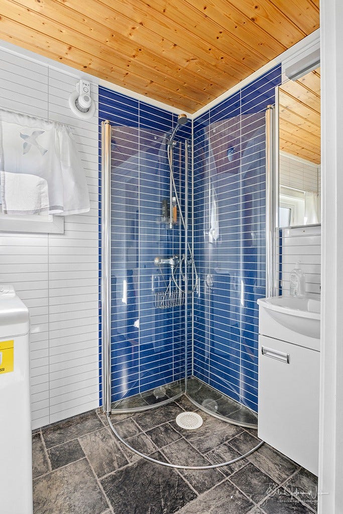 Bad med vaskemaskin Galleribilde