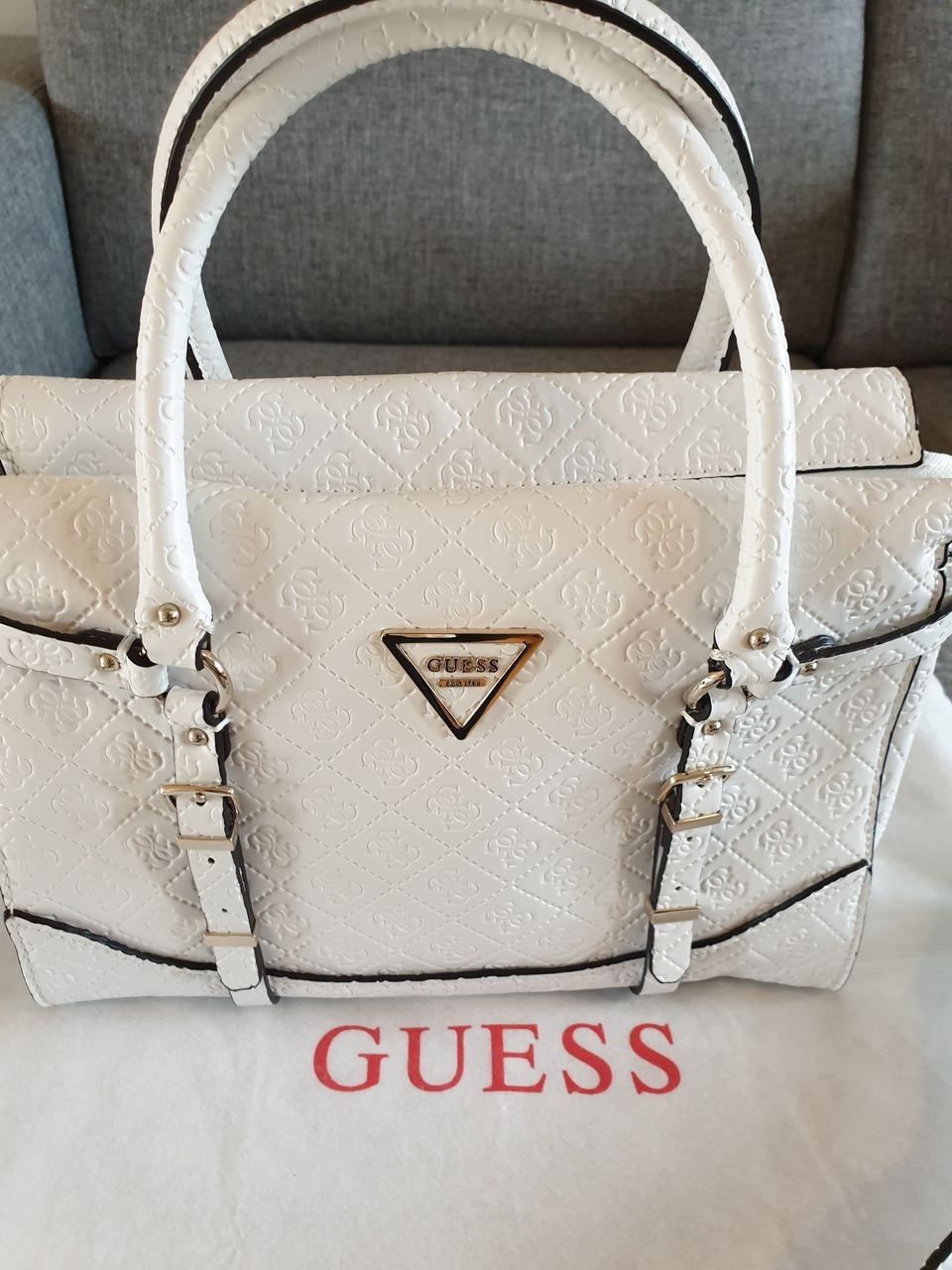 Guess veske | FINN.no Guess veske | FINN.no