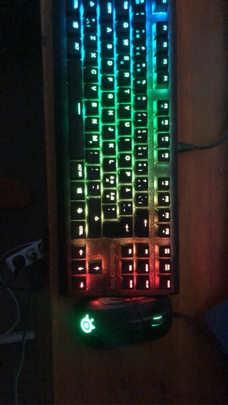 Gaming Mus og Tastatur | FINN.no Gaming tastatur og headset | FINN.no