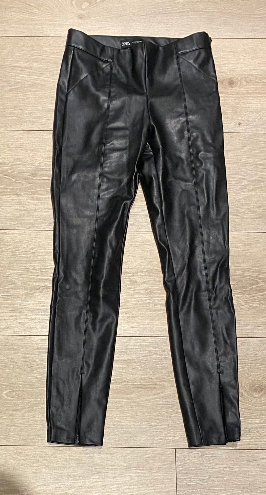 Skinn bukse fra Zara str S, ubrukt | FINN.no Skinn bukse fra Zara str S, ubrukt | FINN.no