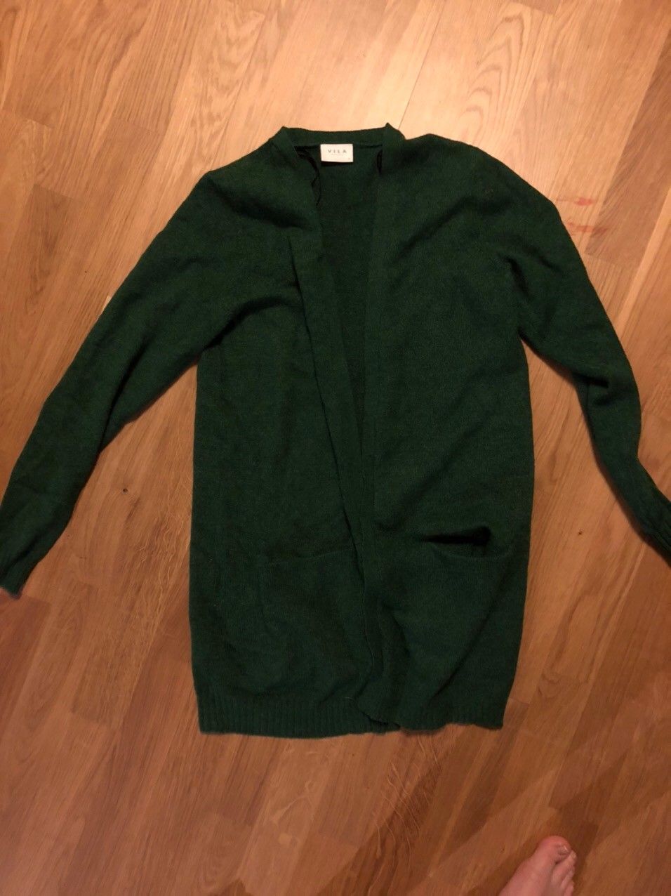 Viril cardigan fra Vila i str S. Ikke brukt! | FINN.no Grønn allværsjakke ikke brukt selges | FINN.no