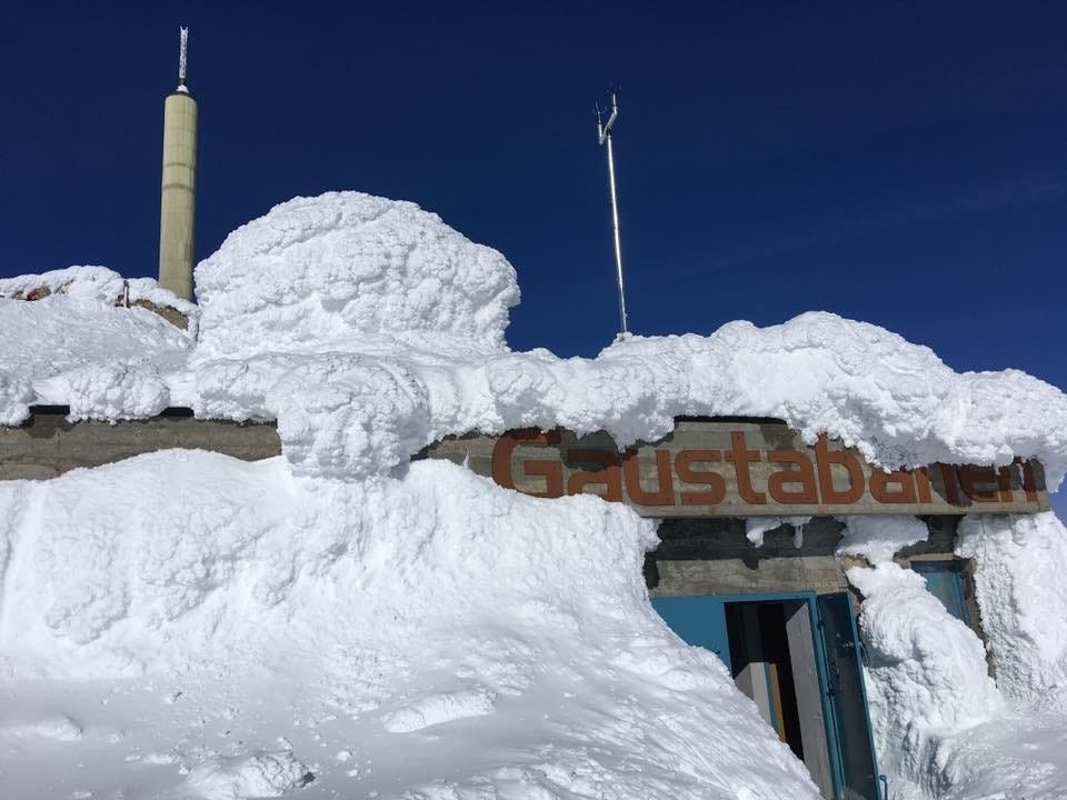 Utgang fra bergståget Gaustatoppen 1883 m Galleribilde